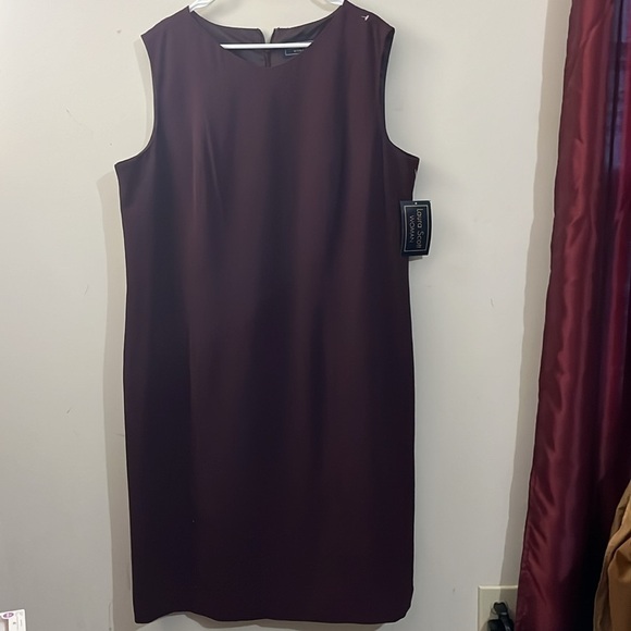 Laura Scott Dresses & Skirts - Laura Scott sleeveless dress size 20 W shell and lining 100 percent polyester.